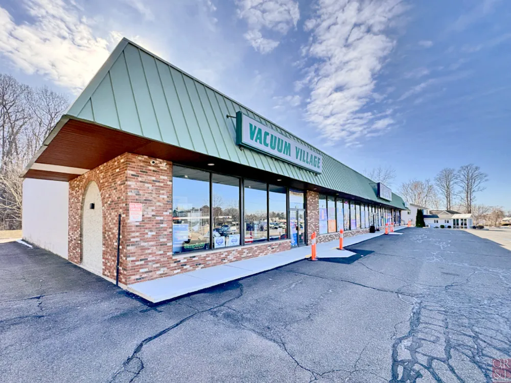 Newington - 2394 Berlin Turnpike <br /><small>For Lease</small>